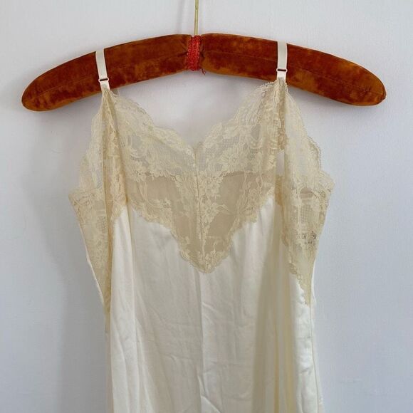 Vintage 60’s Wonder Maid Cream Nylon Slip - Picture 3 of 7